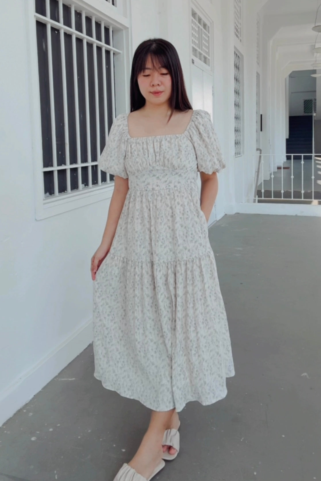 Clara V2 Vintage Floral Smocked Midi Dress